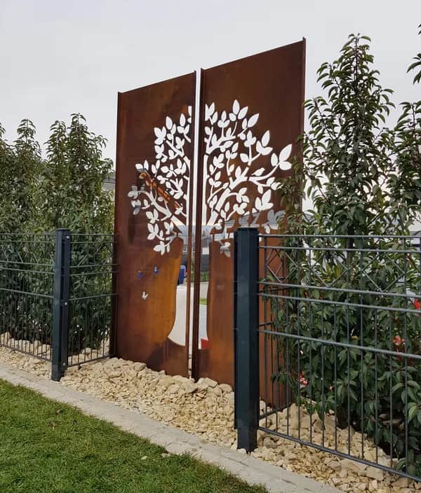 Metallzaun mit Design-Ornamenten in Spaichingen bestellen
