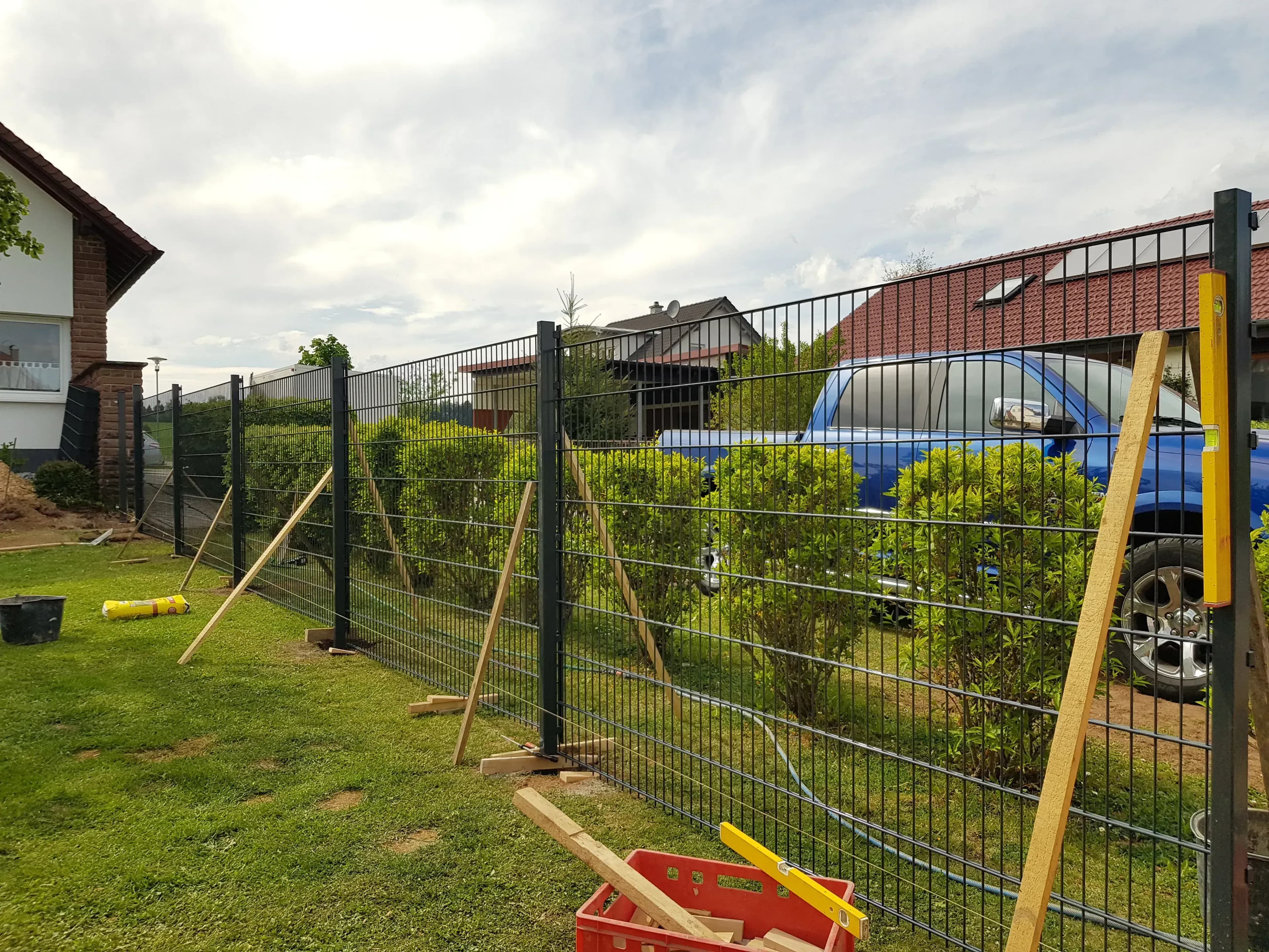 Doppelstabmattenzaun in Tuttlingen montieren